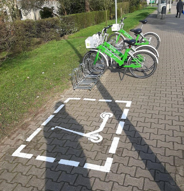 Gdzie parkować hulajnogi na stacjach BikeS
